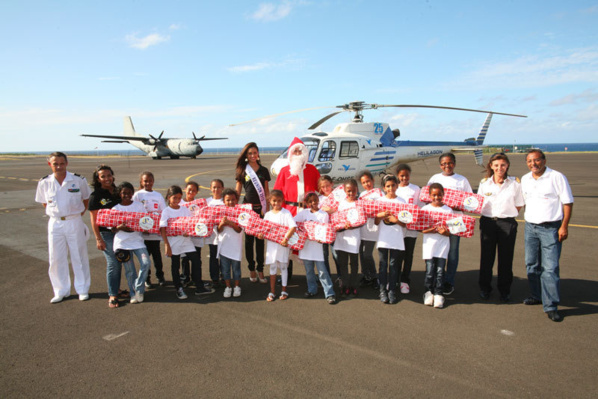 <center>Les VIM de  1000 Sourires fêtent Noël <br> à bord d’un hélicoptère au Détachement Air 181
