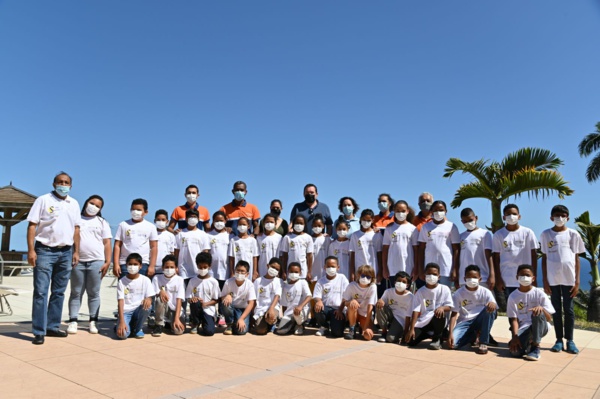 <center>Les marmailles de 1000 Sourires<br> invités au Mercure Créolia <br>pour fêter Noël avant l’heure <center>Les marmailles de 1000 Sourires<br> invités au Mercure Créolia <br>pour fêter Noël avant l’heure