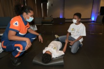 <center>Les marmailles de 1000 Sourires<br> invités au Mercure Créolia <br>pour fêter Noël avant l’heure <center>Les marmailles de 1000 Sourires<br> invités au Mercure Créolia <br>pour fêter Noël avant l’heure