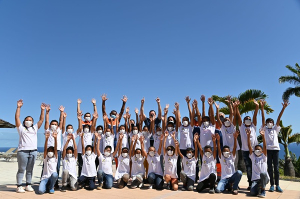 <center>Les marmailles de 1000 Sourires<br> invités au Mercure Créolia <br>pour fêter Noël avant l’heure <center>Les marmailles de 1000 Sourires<br> invités au Mercure Créolia <br>pour fêter Noël avant l’heure