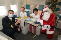 <center>Pour Noël, Air Austral ouvre les portes <BR> de son Boeing 777 <br>aux enfants de 1000 Sourires <center>Pour Noël, Air Austral ouvre les portes <BR> de son Boeing 777 <br>aux enfants de 1000 Sourires