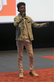 <center>Ciné Noël Orange : Des artistes péi font le show<br> pour 200 marmailles parrainés par 1000 Sourires <center>Ciné Noël Orange : Des artistes péi font le show<br> pour 200 marmailles parrainés par 1000 Sourires