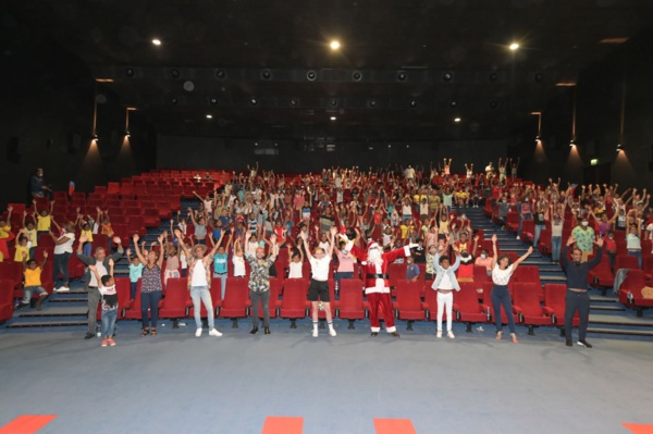 <center>Ciné Noël Orange : Des artistes péi font le show<br> pour 200 marmailles parrainés par 1000 Sourires