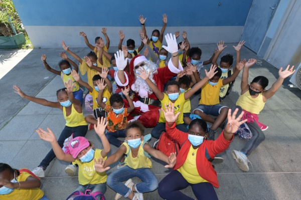 <center>Ciné Noël Orange : Des artistes péi font le show<br> pour 200 marmailles parrainés par 1000 Sourires <center>Ciné Noël Orange : Des artistes péi font le show<br> pour 200 marmailles parrainés par 1000 Sourires