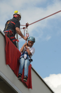 <CENTER>Journée en VIM avec les pompiers du SDIS, <br> la chanteuse Sega¨El <br>  et Stéphanie Robert, Miss Réunion 2012 ... 