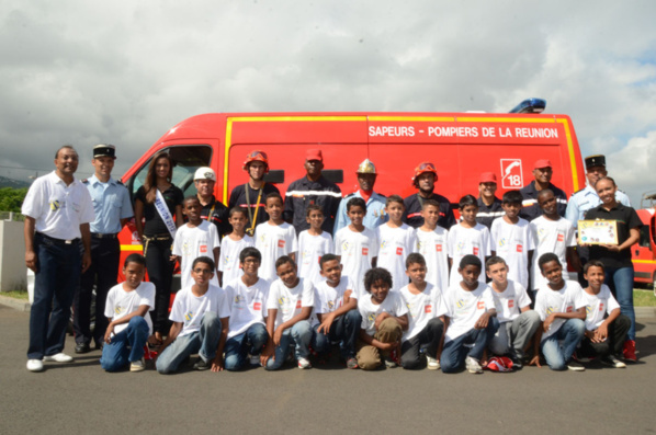 <CENTER>Journée en VIM avec les pompiers du SDIS, <br> la chanteuse Sega¨El <br>  et Stéphanie Robert, Miss Réunion 2012 ... 