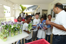 <CENTER>Marmailles et gramounes fêtent Pâques à l’hôpital <BR>avec Séga¨El, Marraine de  1000 Sourires