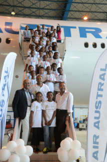 Un 6000ème sourire et <br>une 7ème bougie fêtés avec Air Austral Un 6000ème sourire et <br>une 7ème bougie fêtés avec Air Austral