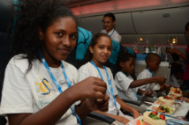 Un 6000ème sourire et <br>une 7ème bougie fêtés avec Air Austral Un 6000ème sourire et <br>une 7ème bougie fêtés avec Air Austral