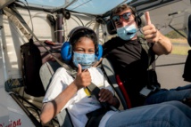 <center>Les marmailles de 1000 Sourires s’envolent<br> avec Thierry Jardinot et Missty <br>dans les nuages de Saint-Paul <center>Les marmailles de 1000 Sourires s’envolent<br> avec Thierry Jardinot et Missty <br>dans les nuages de Saint-Paul