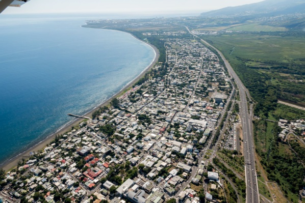 <center>Les marmailles de 1000 Sourires s’envolent<br> avec Thierry Jardinot et Missty <br>dans les nuages de Saint-Paul <center>Les marmailles de 1000 Sourires s’envolent<br> avec Thierry Jardinot et Missty <br>dans les nuages de Saint-Paul
