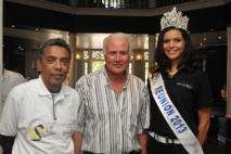 <center>Miss Réunion  et  Thierry Jardinot,<br> nouveaux parrains de 1000 Sourires<br>   émerveillent les marmailles  au Lux* - Ile de la Réunion