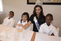 <center>Miss Réunion  et  Thierry Jardinot,<br> nouveaux parrains de 1000 Sourires<br>   émerveillent les marmailles  au Lux* - Ile de la Réunion