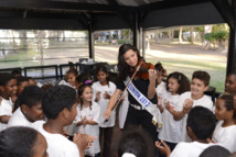 <center>Miss Réunion  et  Thierry Jardinot,<br> nouveaux parrains de 1000 Sourires<br>   émerveillent les marmailles  au Lux* - Ile de la Réunion