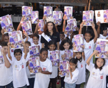 <center>Miss Réunion  et  Thierry Jardinot,<br> nouveaux parrains de 1000 Sourires<br>   émerveillent les marmailles  au Lux* - Ile de la Réunion