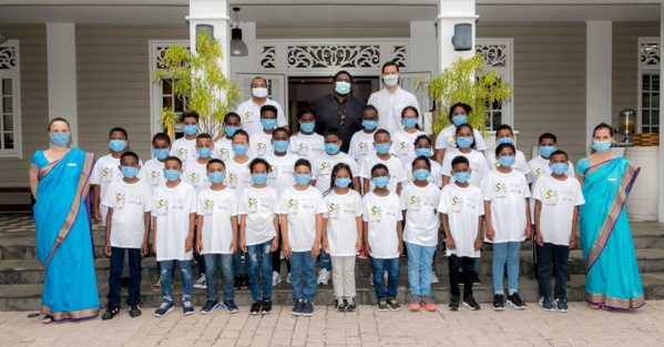 <center>Rencontre avec Cyprien, Finaliste «The Voice » 2020 au Lux* Saint-Gilles <br>pour les marmailles de 1000 Sourires <center>Rencontre avec Cyprien, Finaliste «The Voice » 2020 au Lux* Saint-Gilles <br>pour les marmailles de 1000 Sourires