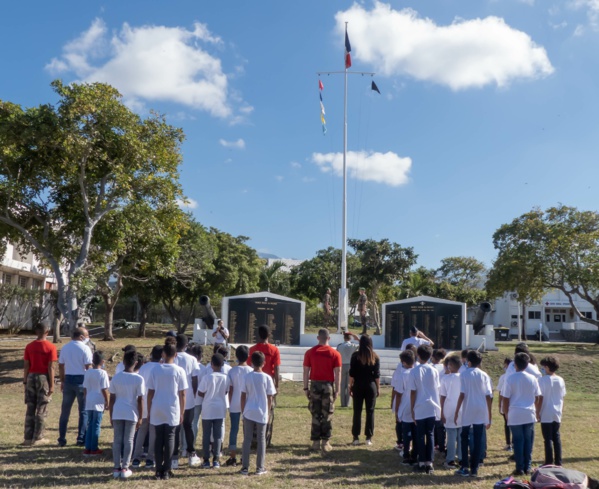 <center>Misison commando avec le 2ème RPIMa  <br> pour les marmailles de 1000 Sourires <center>Misison commando avec le 2ème RPIMa  <br> pour les marmailles de 1000 Sourires