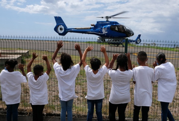 <CENTER>Hélilagon et Air Austral offrent un Noël de Rêve dans les airs aux marmailles de 1000 Sourires