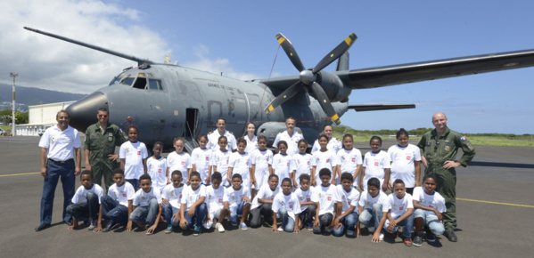 Un Noël citoyen à la Base Aérienne 181 pour les marmailles du quartier de Barrage Un Noël citoyen à la Base Aérienne 181 pour les marmailles du quartier de Barrage