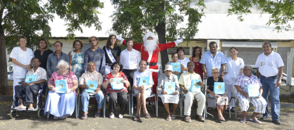 Miss Réunion et Ousanousava émerveillent les gramounes pour Noël