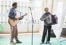 Miss Réunion et Ousanousava émerveillent les gramounes pour Noël Miss Réunion et Ousanousava émerveillent les gramounes pour Noël