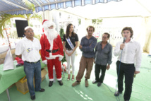 Miss Réunion et Ousanousava émerveillent les gramounes pour Noël Miss Réunion et Ousanousava émerveillent les gramounes pour Noël