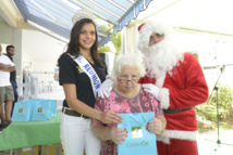 Miss Réunion et Ousanousava émerveillent les gramounes pour Noël Miss Réunion et Ousanousava émerveillent les gramounes pour Noël