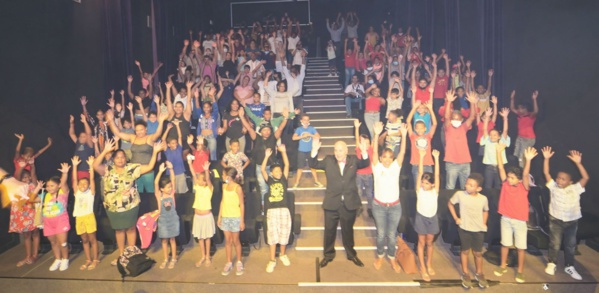 <center>Le magicien Michel Fages sort le grand jeu <br>pour les marmailles de 1000 Sourires <center>Le magicien Michel Fages sort le grand jeu <br>pour les marmailles de 1000 Sourires