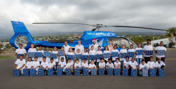 <center>Baptême en hélicoptère avec Hélilagon <br>Junior et Thierry Jardinot jouent les pères Noël <br> pour les marmailles de 1000 Sourires <center>Baptême en hélicoptère avec Hélilagon <br>Junior et Thierry Jardinot jouent les pères Noël <br> pour les marmailles de 1000 Sourires