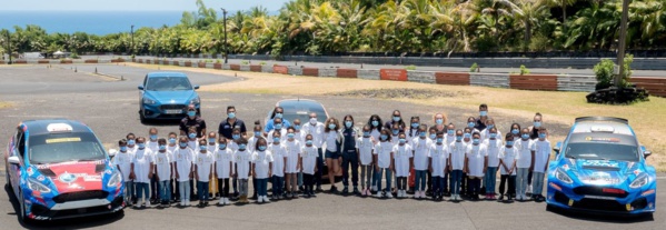 <CENTER>Les marmailles de 1000 Sourires font le plein de sensations fortes avec Damien Dorseuil et Clara <CENTER>Les marmailles de 1000 Sourires font le plein de sensations fortes avec Damien Dorseuil et Clara