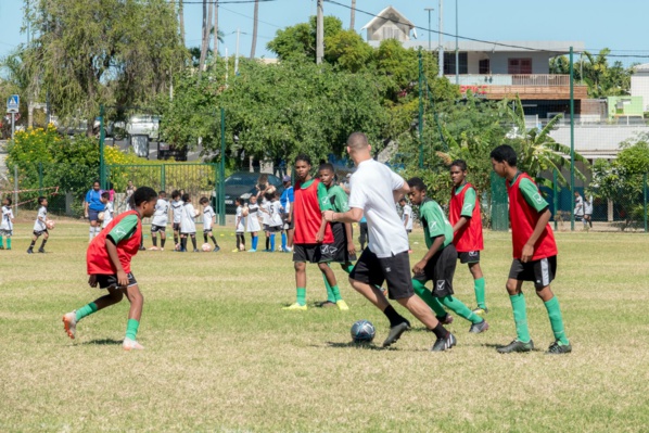 <center>L’attaquant du RC Strasbourg Ludovic Ajorque<br> rejoint la “team” des parrains de 1000 Sourires <center>L’attaquant du RC Strasbourg Ludovic Ajorque<br> rejoint la “team” des parrains de 1000 Sourires