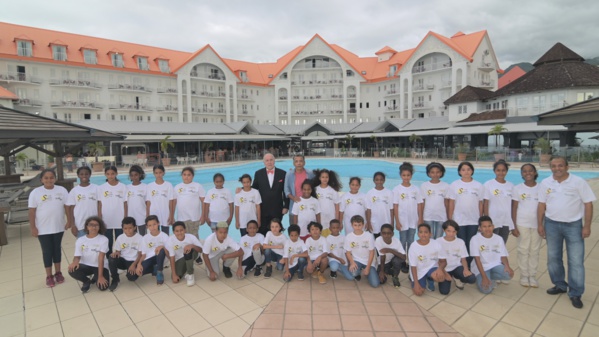 <center>Une journée magique à l’Hôtel Mercure Créolia <br>avec Michel Fages, Thierry Jardinot et Joël Manglou <br>pour les marmailles de 1000 Sourires