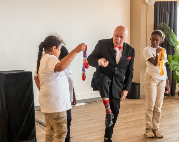 <center>Une journée magique à l’Hôtel Mercure Créolia <br>avec Michel Fages, Thierry Jardinot et Joël Manglou <br>pour les marmailles de 1000 Sourires