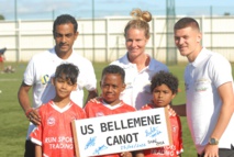 <center>Amandine Henry, Quentin Merlin et Fabrice Abriel <br>font rêver les petits  footballeurs de 1000 Sourires