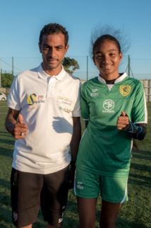 <center>Amandine Henry, Quentin Merlin et Fabrice Abriel <br>font rêver les petits  footballeurs de 1000 Sourires <center>Amandine Henry, Quentin Merlin et Fabrice Abriel <br>font rêver les petits  footballeurs de 1000 Sourires