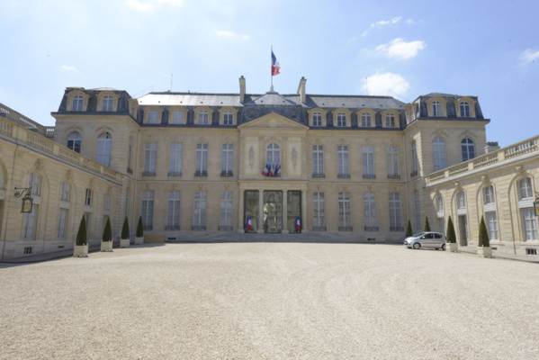 Au Palais de l'Elysée Au Palais de l'Elysée