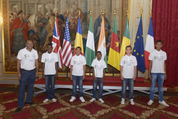 Au Palais de l'Elysée Au Palais de l'Elysée