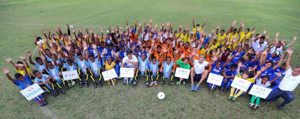 <center> 6ème édition de « Foot en VIM » : <br> Morel et Hoarau en cadeaux <center> 6ème édition de « Foot en VIM » : <br> Morel et Hoarau en cadeaux