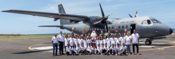 <CENTER>Baptême de l’air en CASA : les marmailles de <BR>1000 Sourires fêtent Noël “en lèr”