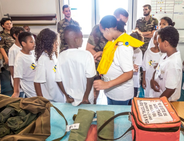 <CENTER>Baptême de l’air en CASA : les marmailles de <BR>1000 Sourires fêtent Noël “en lèr”