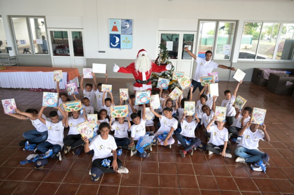 <CENTER>Baptême de l’air en CASA : les marmailles de <BR>1000 Sourires fêtent Noël “en lèr”