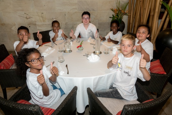 <center>1000 Sourires fête le parrainage de <br>son 12000e enfant au Palm Hôtel et Spa *****