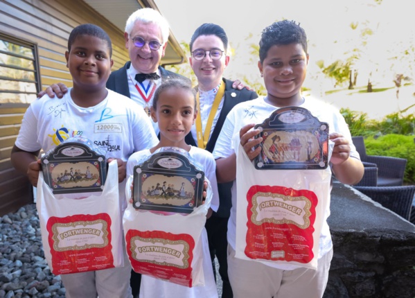  <center>1000 Sourires fête le parrainage de <br>son 12000e enfant au Palm Hôtel et Spa *****