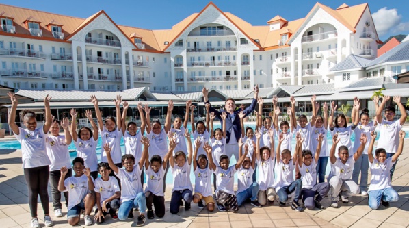 jt<center>Une matinée de rêve pour les marmailles de <br>1000 Sourires à l'Hôtel Mercure Créolia <br>en compagnie du magicien Larsène