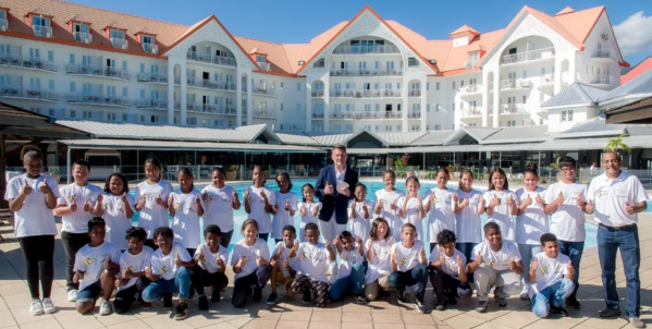 jt<center>Une matinée de rêve pour les marmailles de <br>1000 Sourires à l'Hôtel Mercure Créolia <br>en compagnie du magicien Larsène