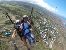 <center>Les  marmailles de 1000 Sourires  <br>dans les airs avec Miss Réunion …