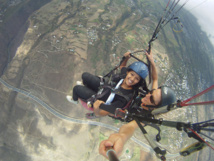 <center>Les  marmailles de 1000 Sourires  <br>dans les airs avec Miss Réunion …