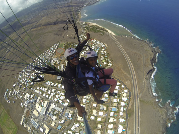 <center>Les  marmailles de 1000 Sourires  <br>dans les airs avec Miss Réunion …