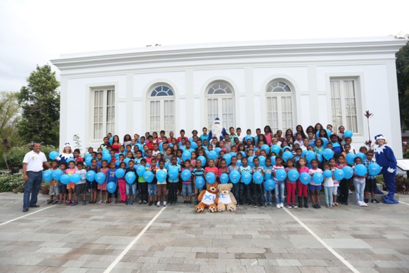 Noël de Rêve pour les marmailles de 1000 Sourires avec le Père Noël Bleu XL Airways Noël de Rêve pour les marmailles de 1000 Sourires avec le Père Noël Bleu XL Airways