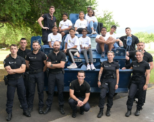 <center>Des ateliers de sensibilisation aux valeurs <br>citoyennes avec les gendarmes pour <br>les marmailles de 1000 Sourires